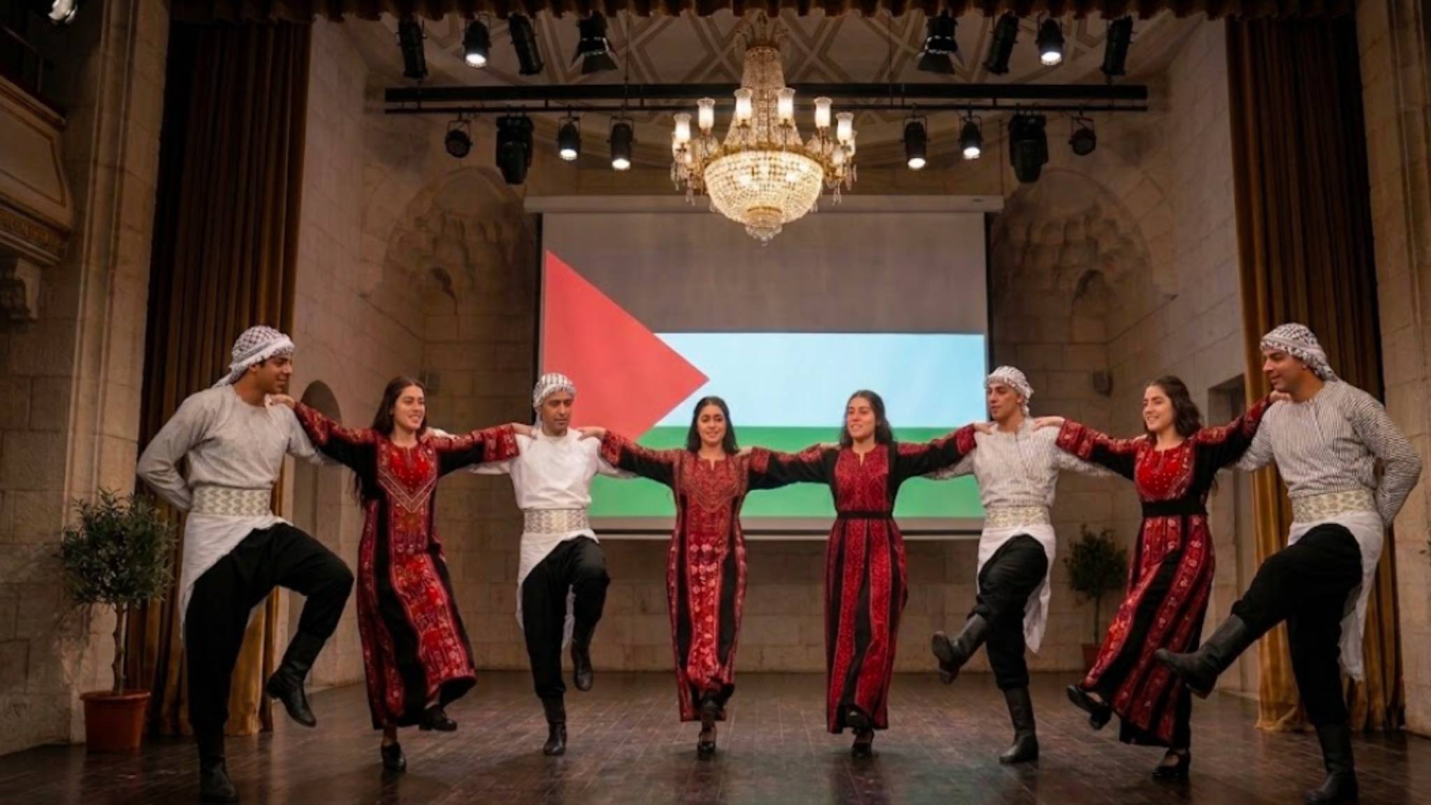 الدبكة الفلسطينية